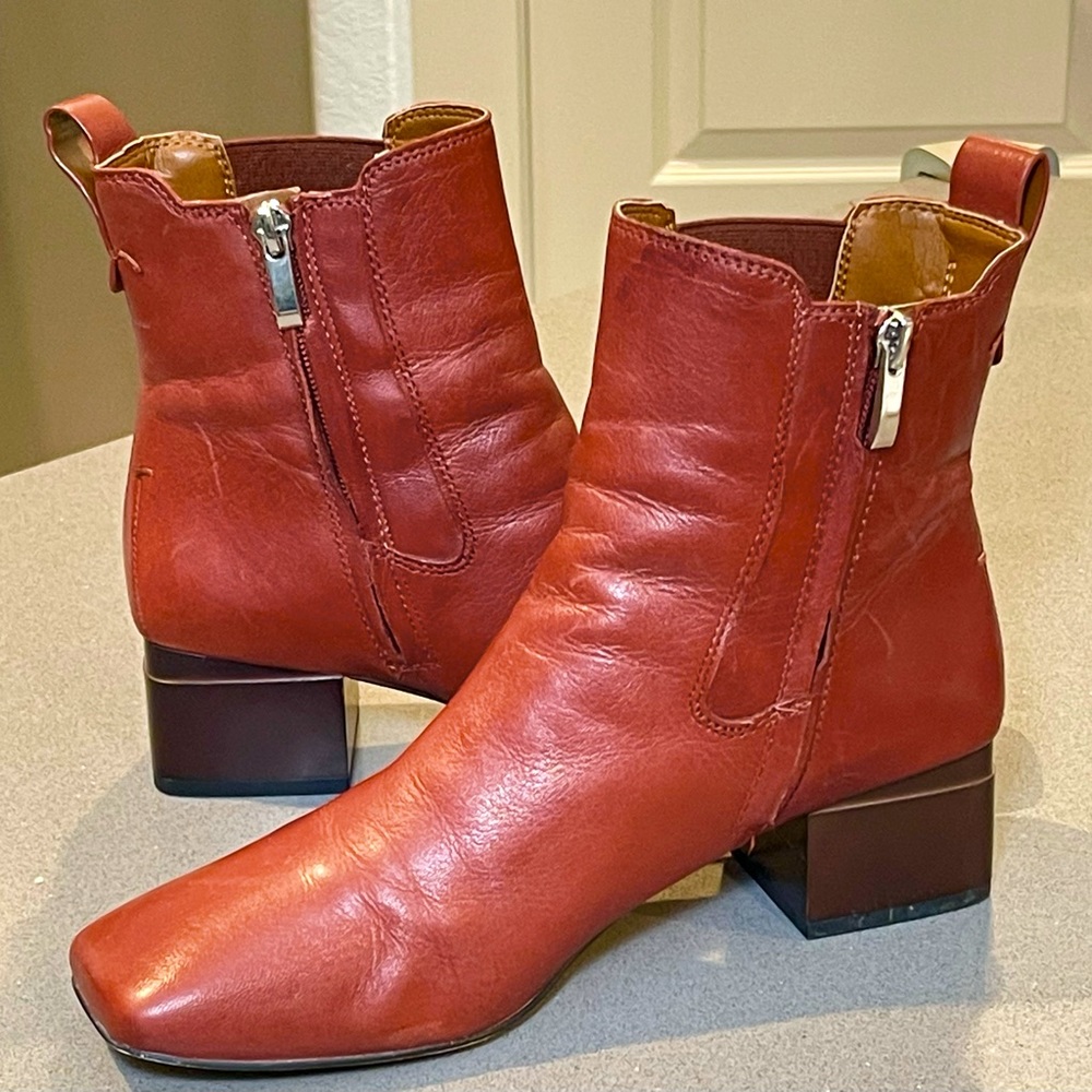 ⭐️FRANCO SARTO⭐️The Waxton Bootie Size 7.5 Heel Height: 1 3⁄4” Leather Upper.